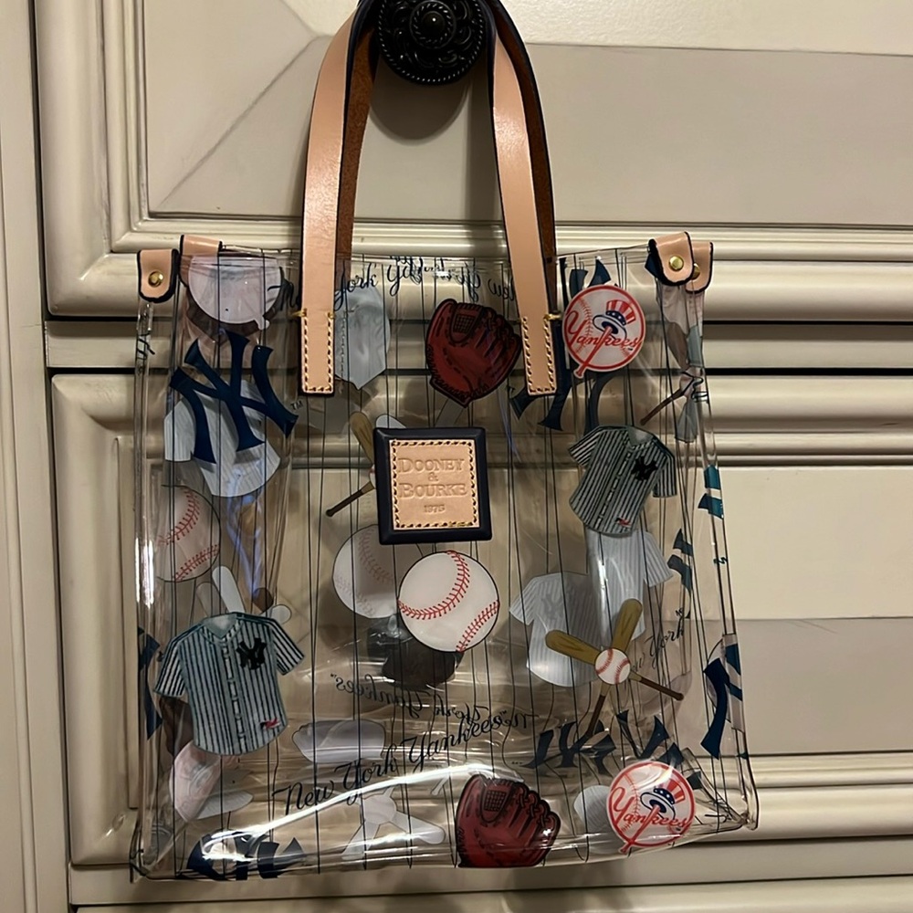Ladies Dooney & Bourke stadium bag/lunch tote